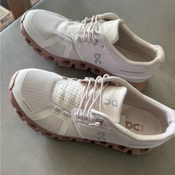 On Cloud 5 Trainers in Sand and Rosebrown - Picture 1 of 6